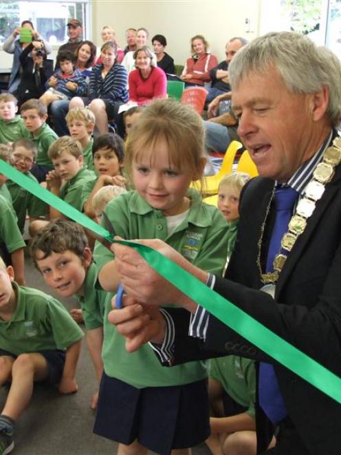 Youngest pupil Georgia Gillespie (5), of Oturehua, helps Central Otago Mayor Tony Lepper cut the...