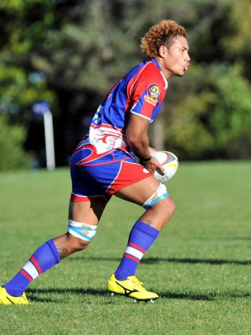 Harbour lock Eli Tonga in action for Harbour 
...