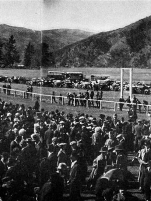 General view of the public and portion of the course on the occasion of the Beaumont race meeting...