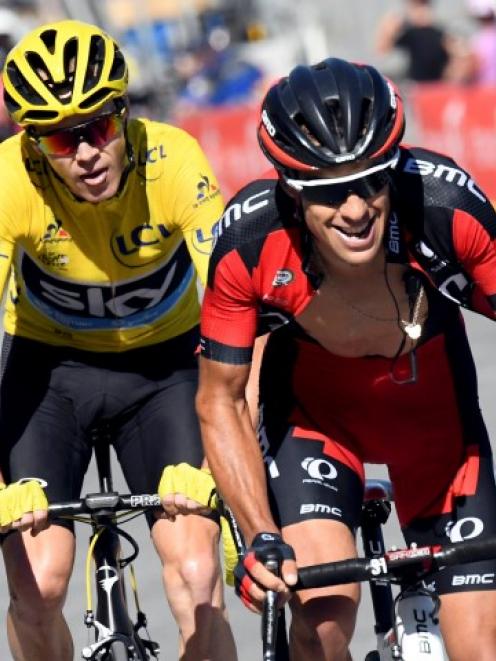 Chris Froome (L) trails Richie Porte during the 17th stage. Photo Reuters