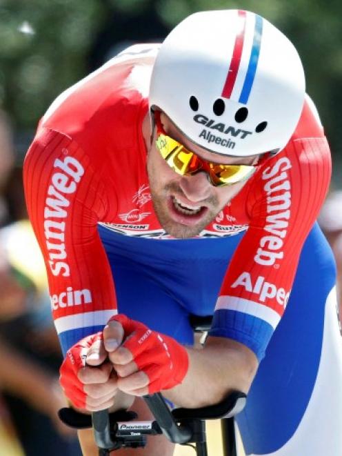 Tom Dumoulin races to the finish line. Photo Reuters