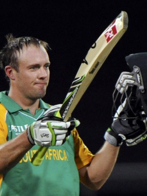 AB de Villiers led the way for South Africa against Australia with a brilliant unbeaten hundred.