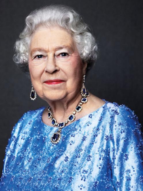 Queen Elizabeth wears sapphire jewellery to commemorate her 65th year of being Queen. Photo: Reuters Queen Elizabeth wears sapphire jewellery to commemorate her 65th year of being Queen. Photo: Reuters