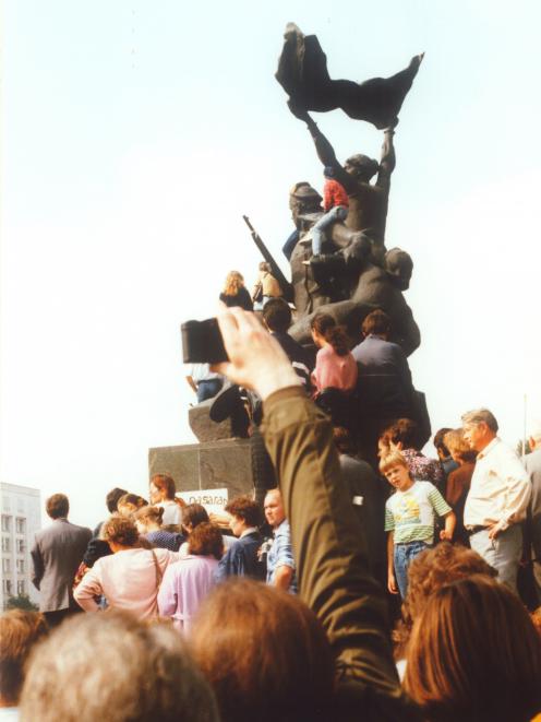 A crowd climbs a patriotic statue in Moscow during the 1991 coup attempt. Photo: supplied 