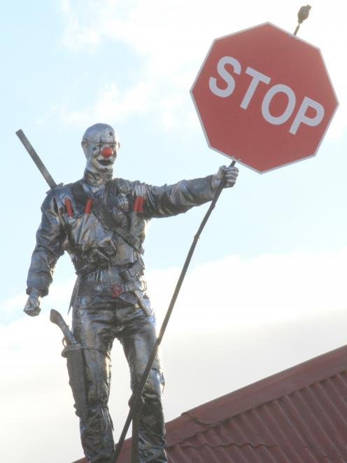 A sculpture used to promote a new Steampunk virtual reality attraction, Dr Kano's Fantastic Flight, drew criticism for its glorification of violence, and for not being in keeping with Oamaru's historic precinct, and was removed yesterday. Photo: Hamish Ma