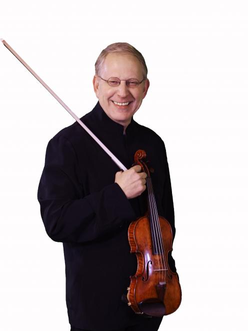 World-renowned violinist Shlomo Mintz will perform Tchaikovsky’s  Violin Concerto with the Dunedin Symphony Orchestra. Photo: Supplied