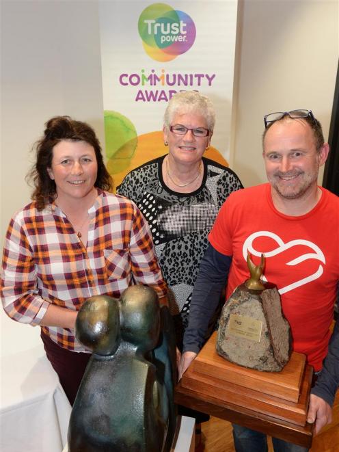 It was a top night for Owaka Cavalcade Host Town Committee members (left) Katy Button and Dawn Smith, along with Dunedin Wildlife Hospital Trust chairman Steve Walker, supreme award winners at the Trustpower Community Awards in Dunedin last night. Photo: 