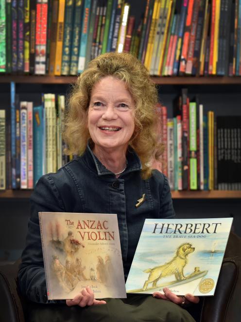 Dunedin writer-illustrator Robyn Belton has won the inaugural Ignition Children's Book Festival...