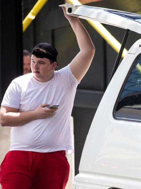 English tourist, who gave the name, John Johnson, leaves an Auckland hotel on Monday afternoon bound for Hamilton. Photo: NZ Herald