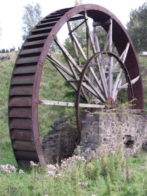 The Phoenix Mill water wheel at the Mill Rd reserve in Oamaru in 2011. Photo by David Bruce.