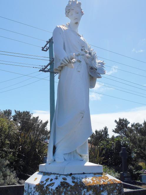 The stolen angel