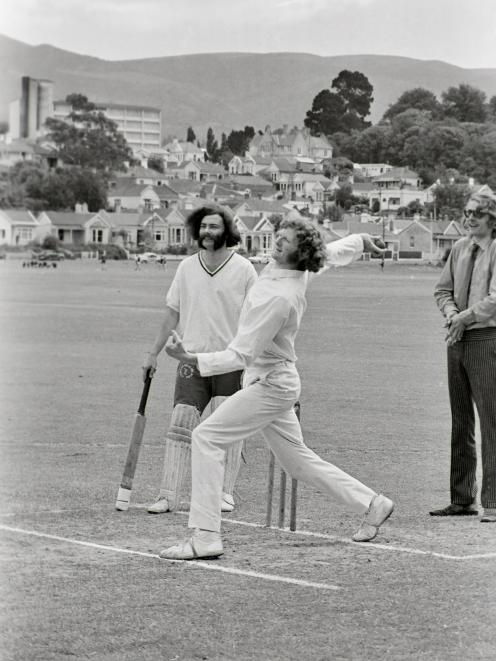 Hart national chairman Trevor Richards (left) and Otago bowler Murray Webb at the Hart-organised...