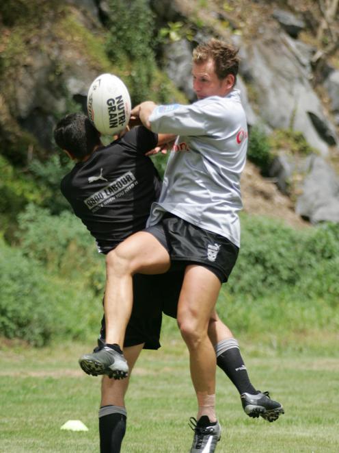 Rowan Baxter (right) during pre-season training for the Warriors in 2005. Photo: Getty Images