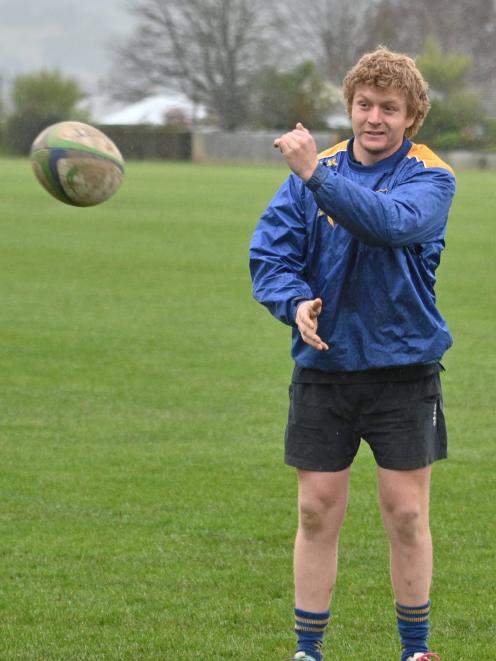 Taieri loosie Nick Henderson practises last night in preparation for tomorrow’s Dunedin premier...