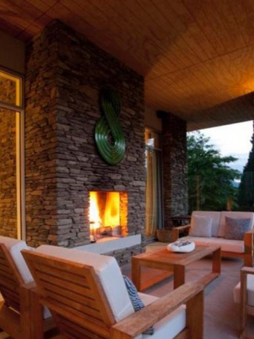 Perfect for a family skiing holiday, this graceful home near Queenstown sleeps 10 people.