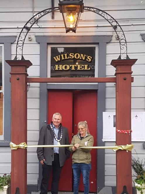 Buller Mayor Jamie Cleine and Gwen Gardner at the opening of the pub light. Photo / Supplied