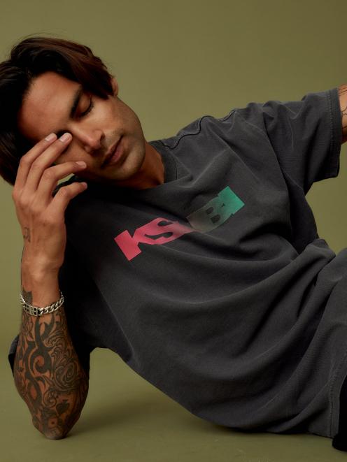 The Ksubi x Superette Soft Gradient Biggie Men's T-Shirt offers a relaxed fit in 100% cotton,...