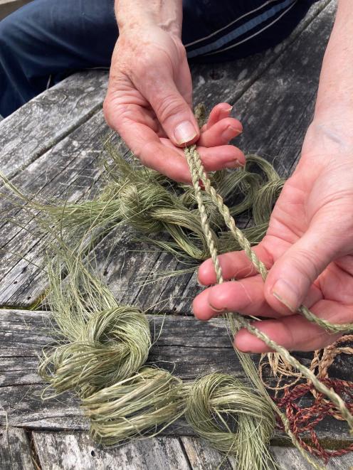 Strings of varying thickness from harakeke fibre.