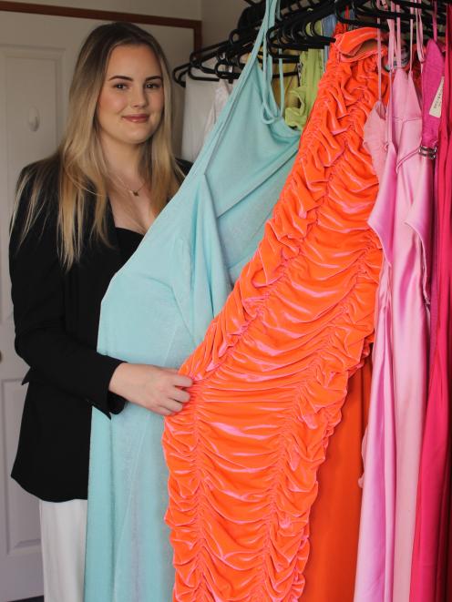 Dress store less online