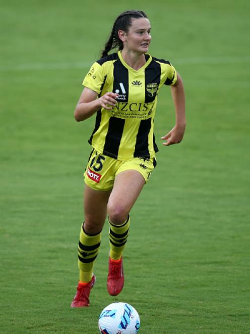Zoe McMeeken takes the ball forward for the Phoenix in round 4 of the A-League. Photo: Getty Images
