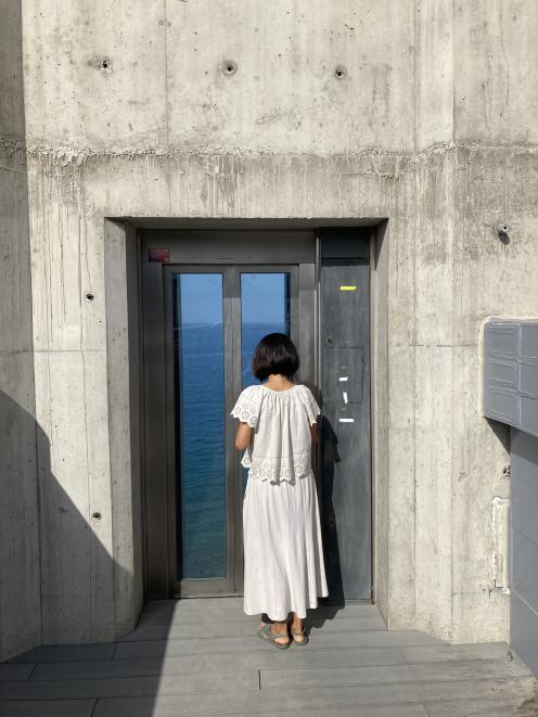 Waiting for the lift down to the beach.