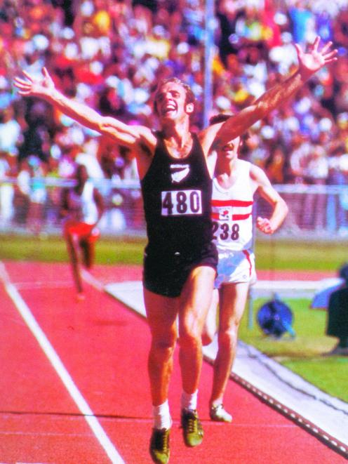 Dick Tayler wins the 10.000 metres in 1974. PHOTO: ODT FILES