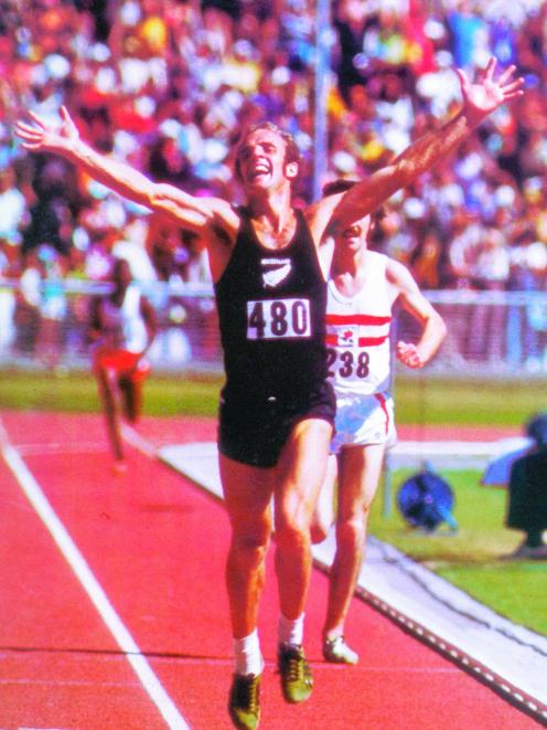 Dick Tayler wins the 10,000m at the Commonwealth Games in Christchurch in 1974. PHOTO: ODT FILES