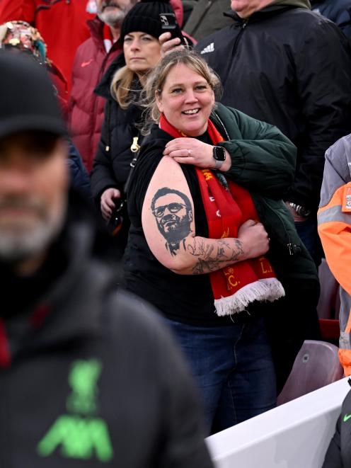 A  fan shows off her tattoo of Klopp.