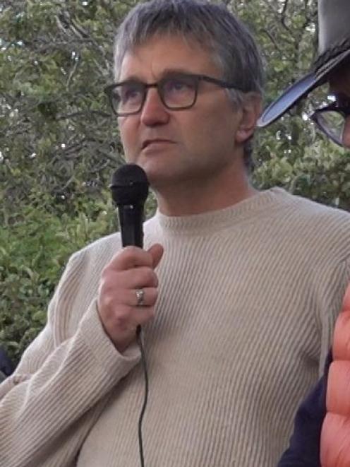 Dr Peter Doran