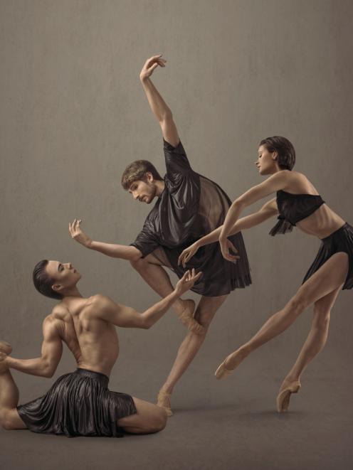 Subtle Dancers is an outstanding performance of contemporary ballet. (Photo cred Amber Griffin)