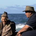 Tour guide Gary Kiel talks to Sheila Natusch on Wellington's south coast