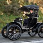 Neville Digby drives his 1904 Baker Electric. Photos: Peter McIntosh.
