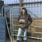 Sam Holland welcomes vendors to the Hemingford on-farm bull sale last week.