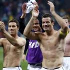 All Whites captain Ryan Nelsen (right) and team-mate Andy Barron acknowledge the crowd after New...
