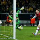 Arsenal's Aaron Ramsey (R) scores past Borussia Dortmund's goalkeeper Roman Weidenfeller. REUTERS...