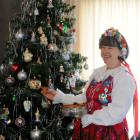 Cecylia Klobukowska decorates her Christmas tree. Photo by Peter McIntosh.