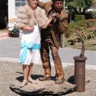 Chris Vaughan, of Timaru, poses with busker Donald Lamont, of Alexandra.