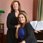 Cousins Susanne Chambers (left) and soprano Marie McLaughlin in Dunedin yesterday. Photo by...