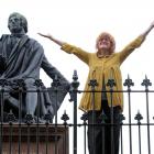 Eddi Reader serenades Robbie Burns in the Octagon yesterday. Photo by Peter McIntosh.