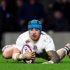England's Jack Nowell dives over to score against France. Reuters / Dylan Martinez Livepic