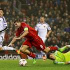 FC Basel's Tomas Vaclik (R) challenges Liverpool's Steven Gerrard during their Champions League...