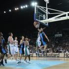 Gary Wilkinson of the Breakers scores from a lay-up.  (Photo by Sandra Mu/Getty Images)