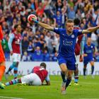 Leicester City's Jamie Vardy celebrates scoring against Aston Villa. Photo: Reuters