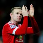 Manchester United's Wayne Rooney applauds fans after the game. Photo Reuters