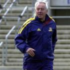 Master coach ... Laurie Mains directs a Highlanders training run at Carisbrook in 2002.