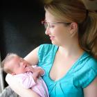 Mother_and_baby_with_Google_Glass.jpg