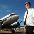 Pilot Dave Paterson and the DC-3 at Idaburn. Photo by Gerard O'Brien.