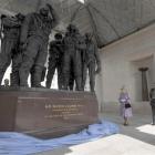 Queen Elizabeth unveils the memorial to Bomber Command in Green Park. REUTERS/Pool/John Stillwell (