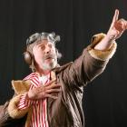 Sir John Trimmer as Don Quixote. Photo by Maarten Holl.