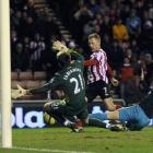 Sunderland's Sebastien Larsson (C) shoots to score against Arsenal during their FA Cup match in...